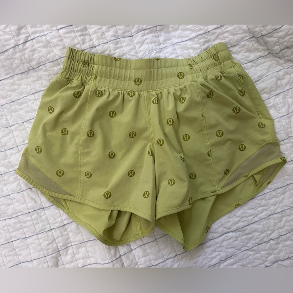 LULULEMON hotty hot shorts 4inch RARE